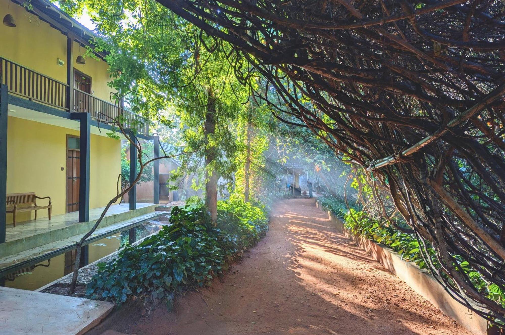 Pinthaliya Resort Sigiriya Exterior photo